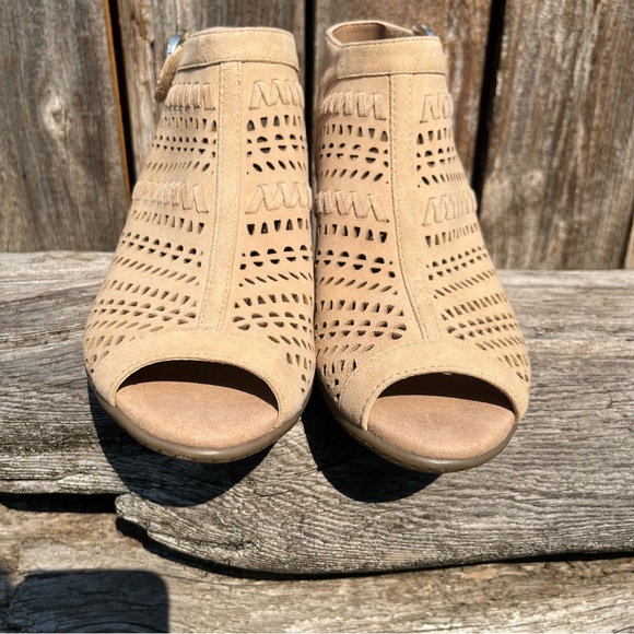 Earth Carson Hamden Die Cut Suede Leather Peep Toe Heel sandal shoes size 7.5 - Picture 11 of 16